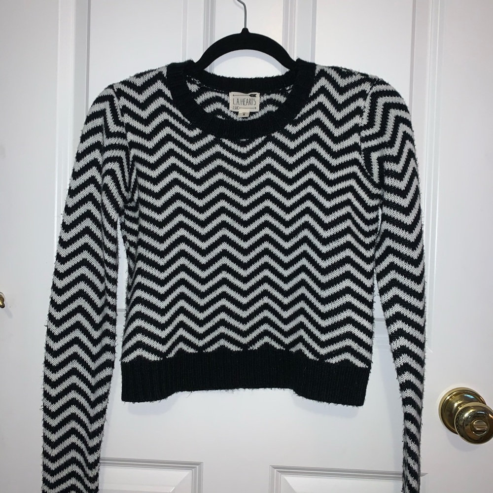 LA Hearts Cropped Sweater; Black and White Chevron
